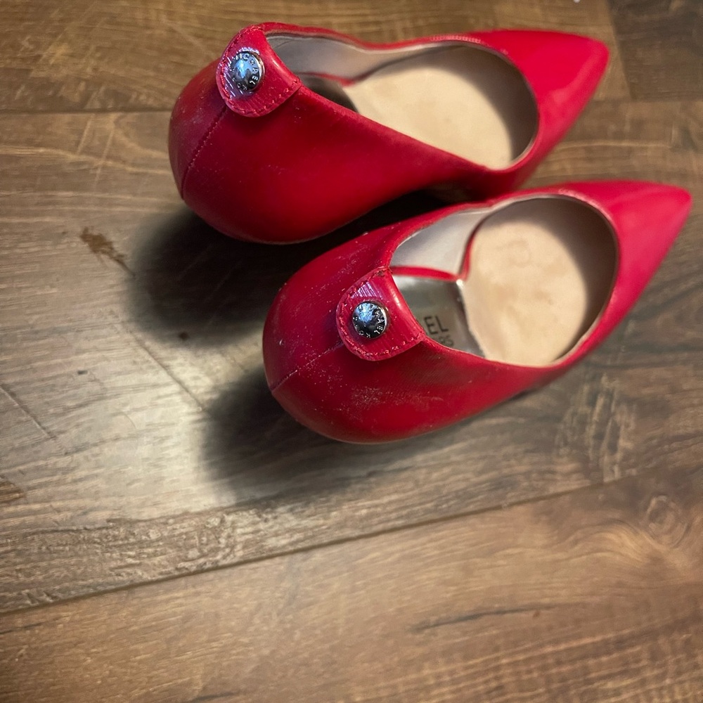 Michael Kors Cherry red heels - Picture 6 of 16